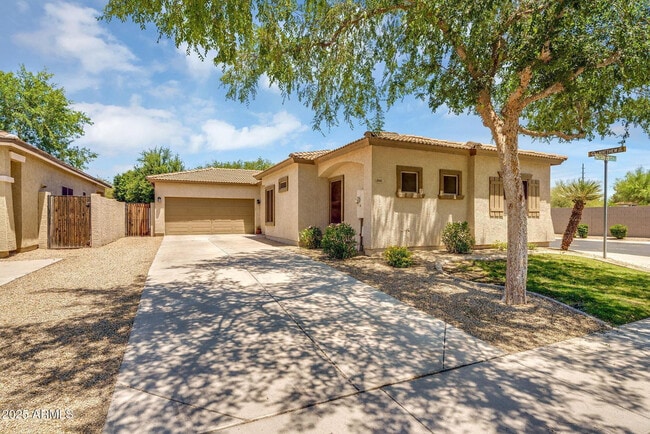 Building Photo - 948 E Savannah Dr
