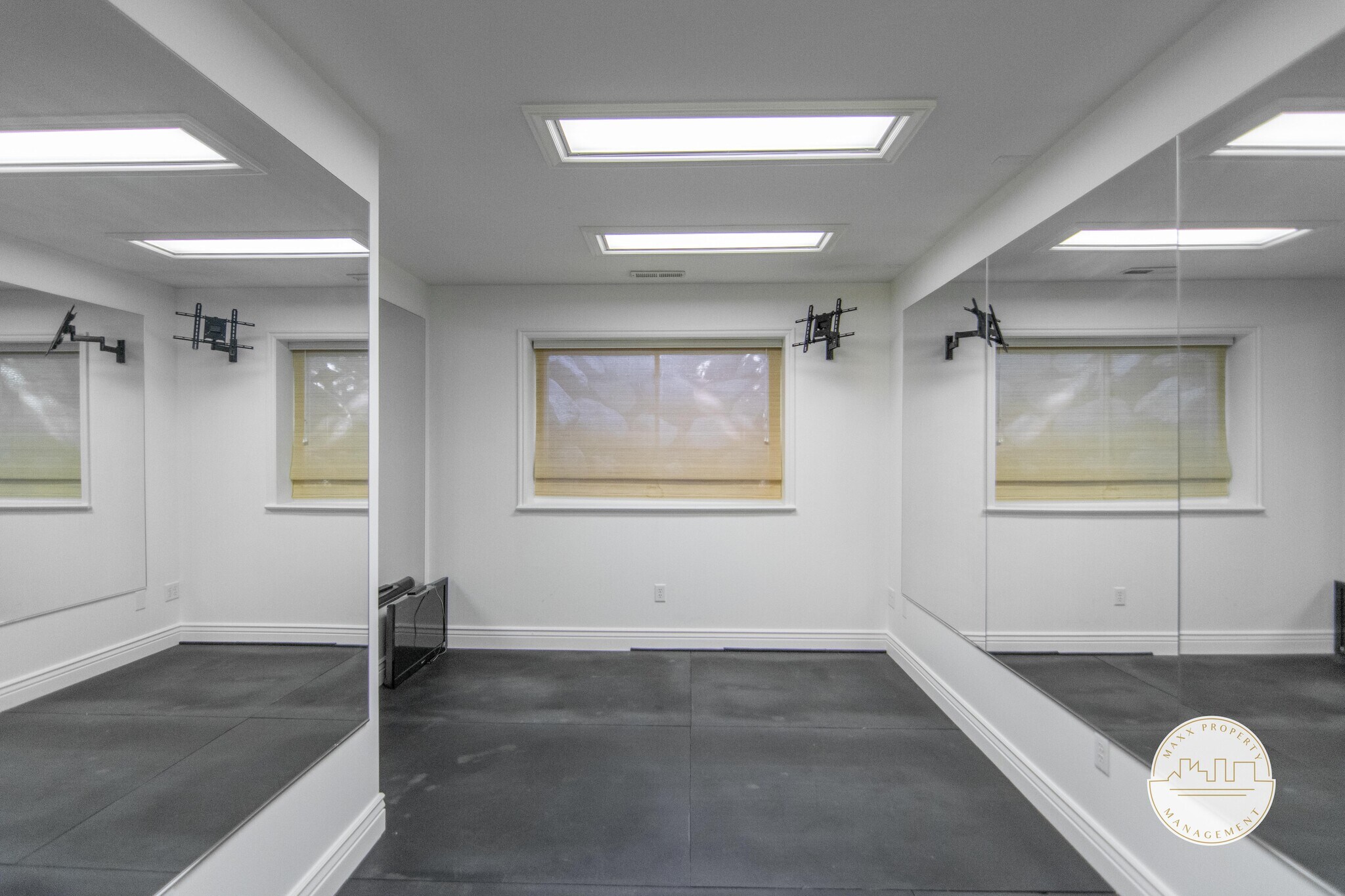 Building Photo - 2157 E Scenic Oaks Cv