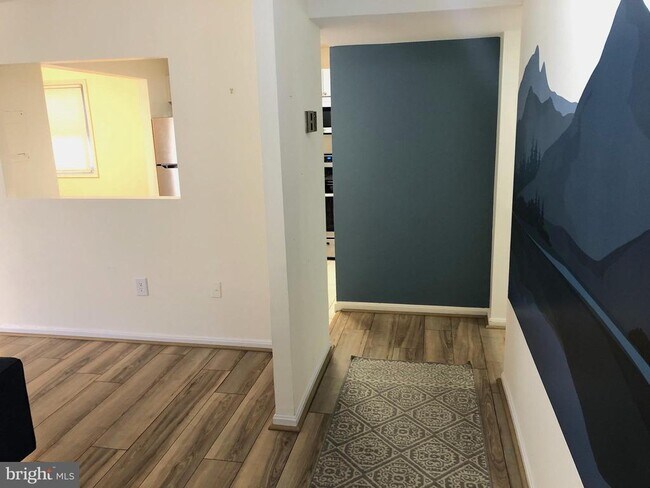 Building Photo - 884 Quince Orchard Blvd