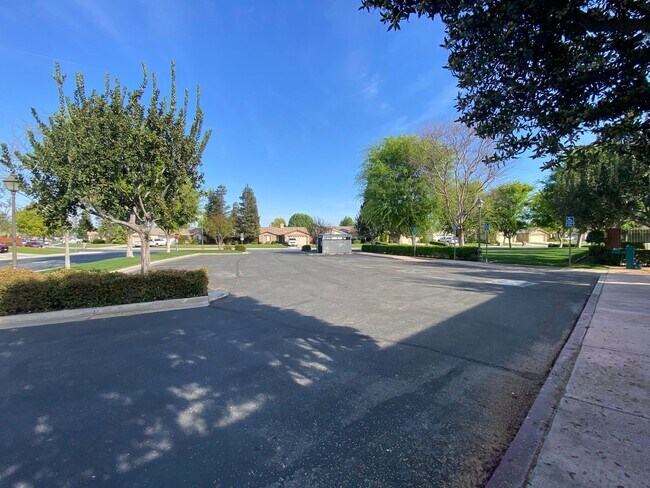 Building Photo - Gated Community of Grand Island in Seven Oaks 2 BD 2 BA Gorgeous House