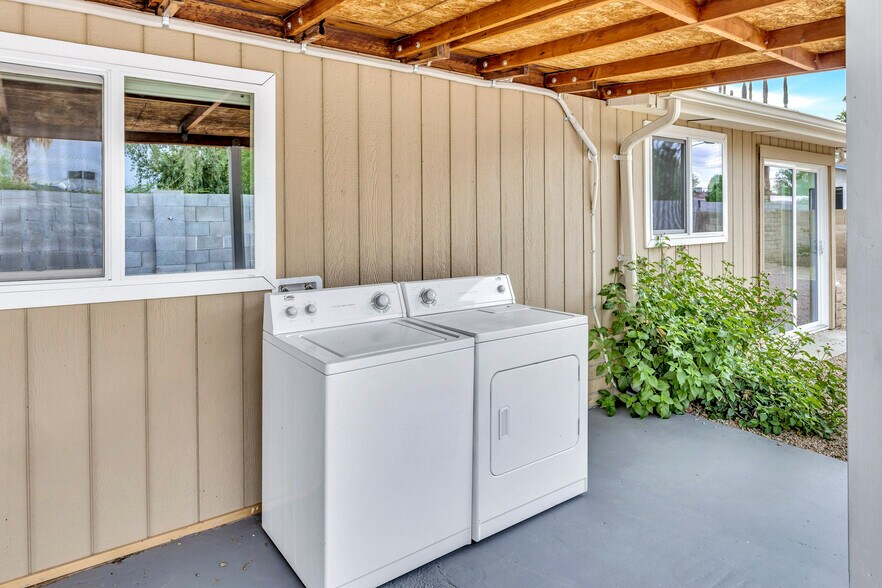 Building Photo - 1713 W Hazelwood St