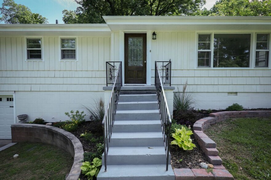 Primary Photo - 3703 Chula Vista Dr