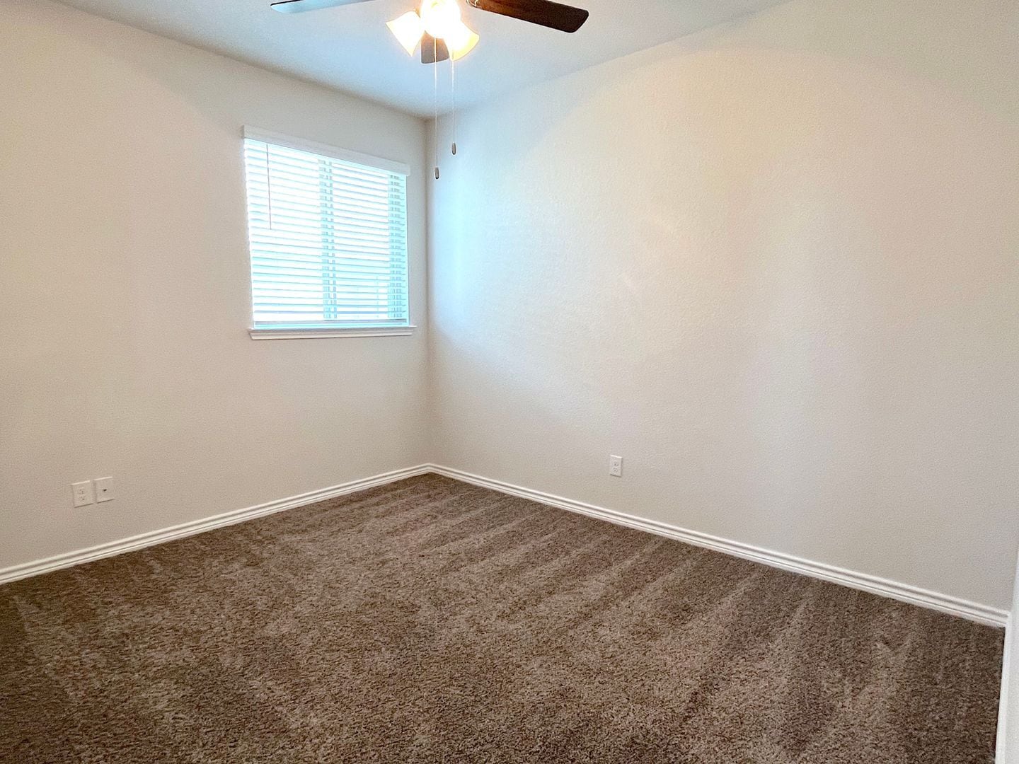 Building Photo - Gorgeous 3 bed 2.5 home in Town Lake Park!