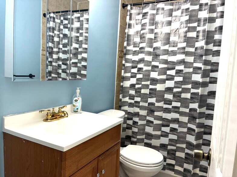 Bath - 5112 Hollywood Rd