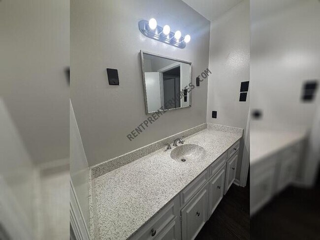 Building Photo - 1216 Green Mountain Dr