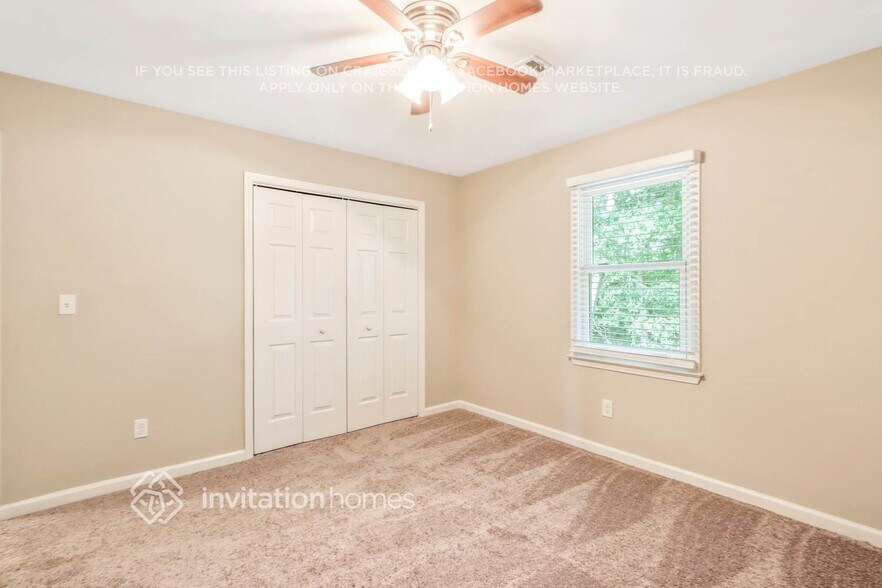 Building Photo - 677 Royal Abbey Dr