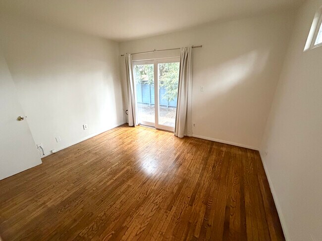 Bedroom - 622 Venezia Ave