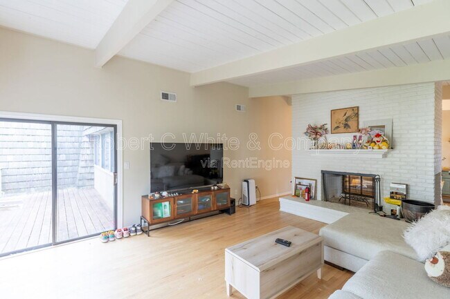 Building Photo - 102 Ledgebrook Dr