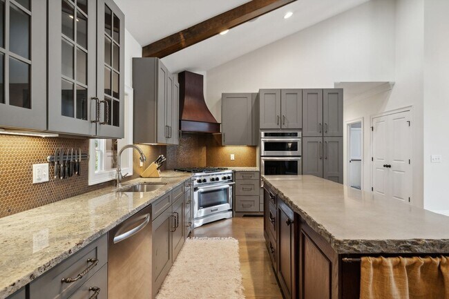 Building Photo - 301 Anchor Dr