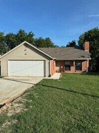 Building Photo - 204 Melody Cir