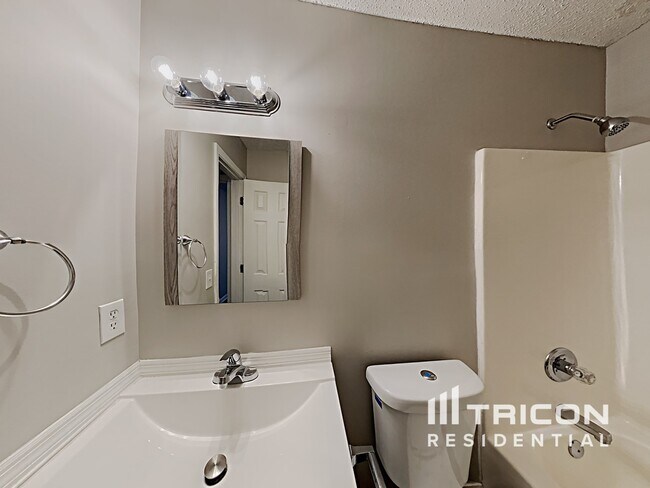 Building Photo - 209 Oakpointe Dr