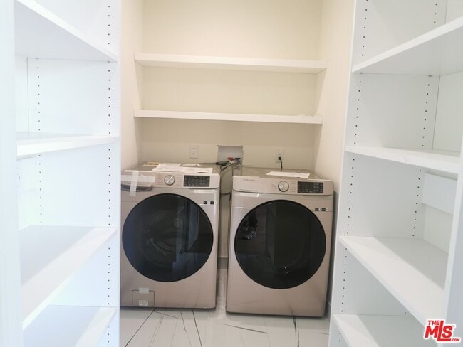 Building Photo - 1920 S Bedford St