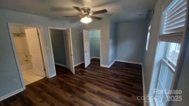 Building Photo - 1505 Flintwood Dr
