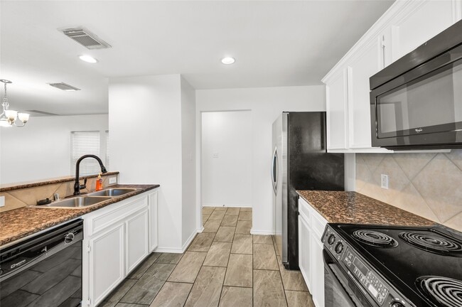 Building Photo - 1719 Redwing Bluff Dr