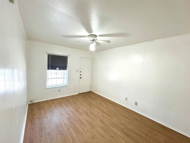 Building Photo - 520 Prado St