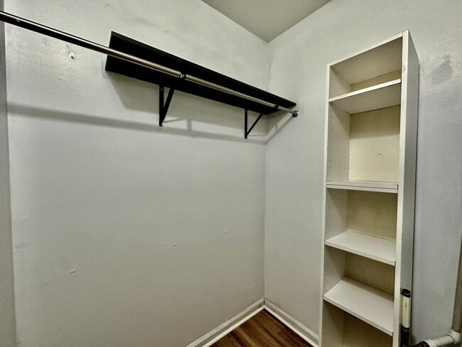 Building Photo - 229 N Poplar St