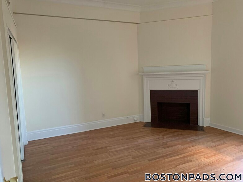 Building Photo - 62 Boylston St