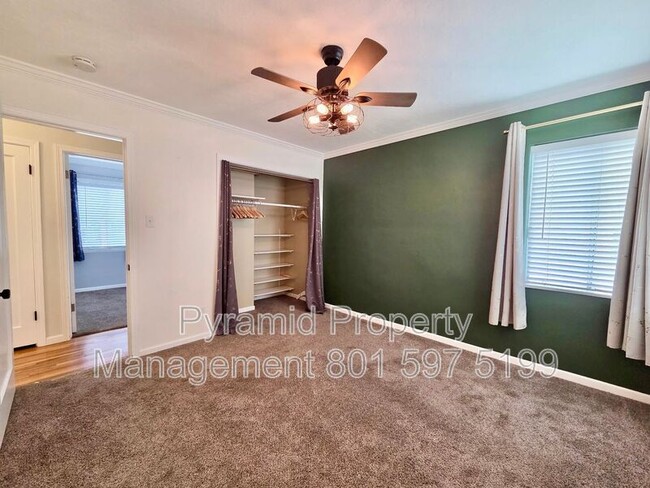 Building Photo - 1001 E Lorraine Dr