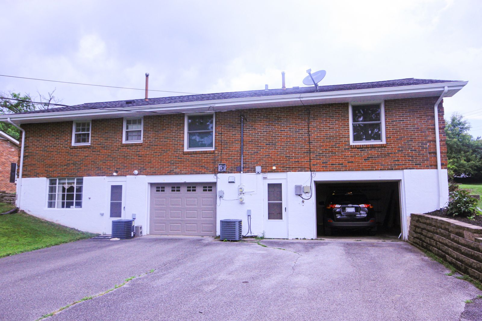One car garage - 834 Raven Rd