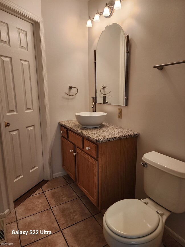Building Photo - 3 br, 2.5 bath Townhome - 1585 Pinewind Drive