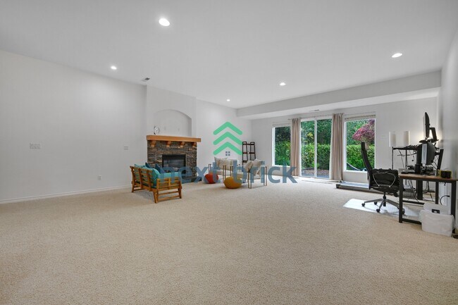 Building Photo - "Spacious 4-Bedroom Retreat with 4.5 Baths in Scenic Snohomish - Your 4400 Sq Ft Haven Awaits!"