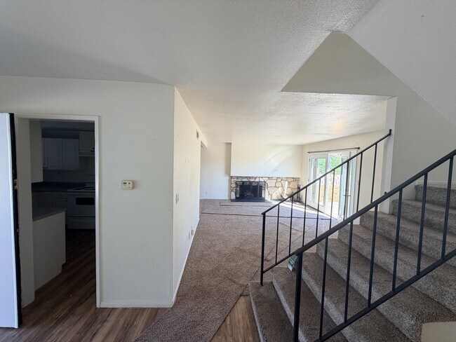 Building Photo - 1624 Mimosa Pl