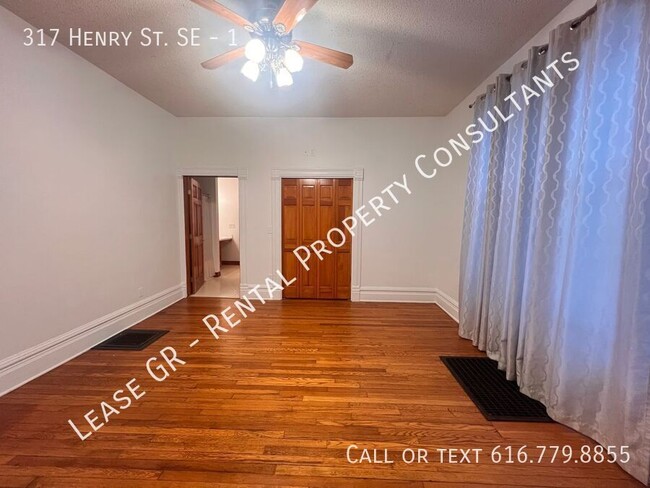 Building Photo - Two Bedroom Spacious Unit in Cherry Hill! ...