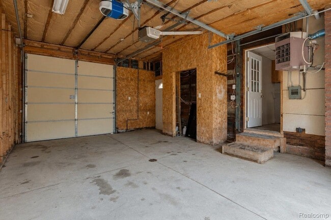 Building Photo - 22464 Beach St