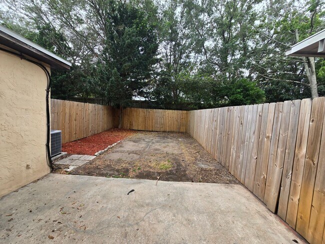 Building Photo - Arlington Townhome - 3 Bedroom 2.5 Bath