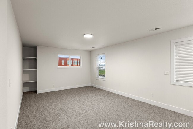 Building Photo - 4227 SE Reed Dr