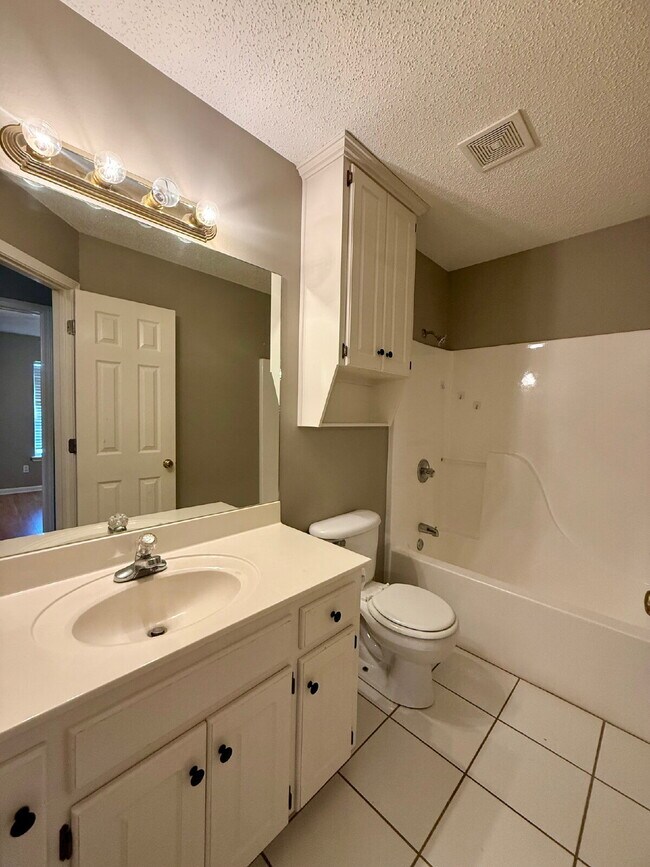 Building Photo - 24 Winchester Ct