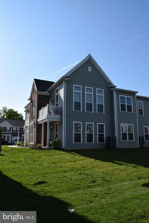 Building Photo - 690 Whitetail Dr