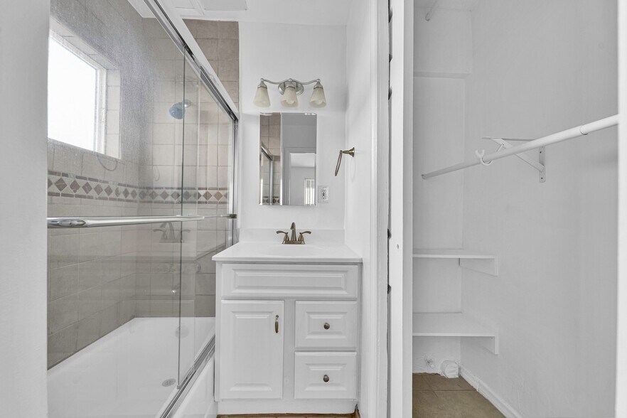 Building Photo - 1025 Idaho Ave