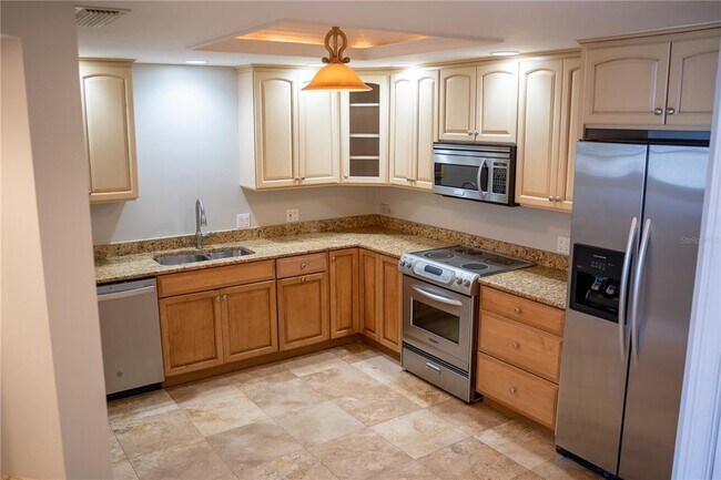 Building Photo - 1 Beach Dr SE