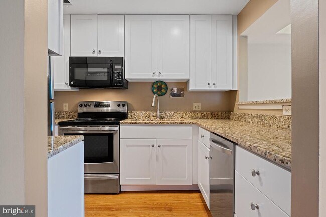 Building Photo - 5705 Chapman Mill Dr