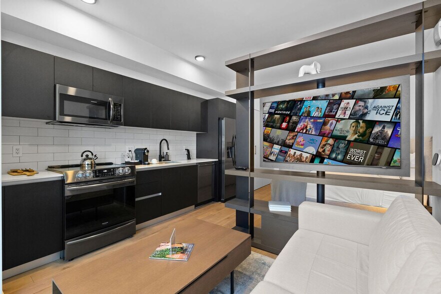 Building Photo - 398 NE 5th St