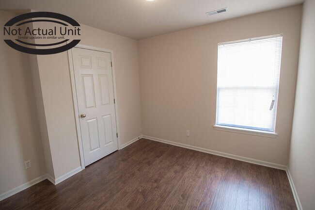 Building Photo - 1881 Harmony St