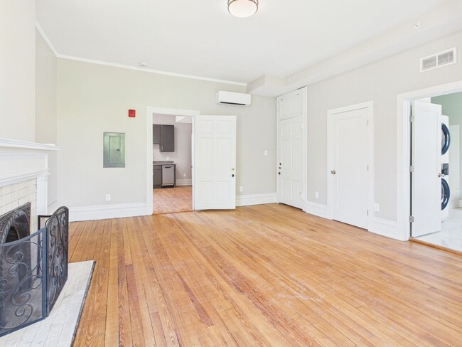 Building Photo - 7 E Franklin St