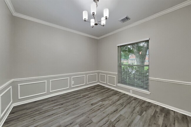 Building Photo - 719 Fernglade Dr