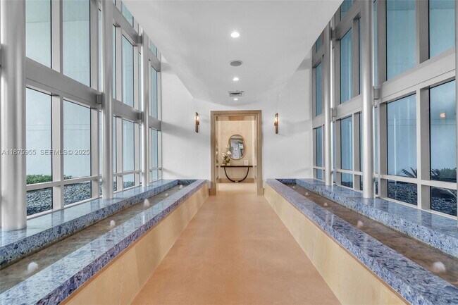 Building Photo - 5959 Collins Ave