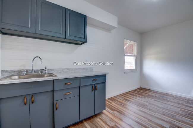 Building Photo - 336 W Wilson St