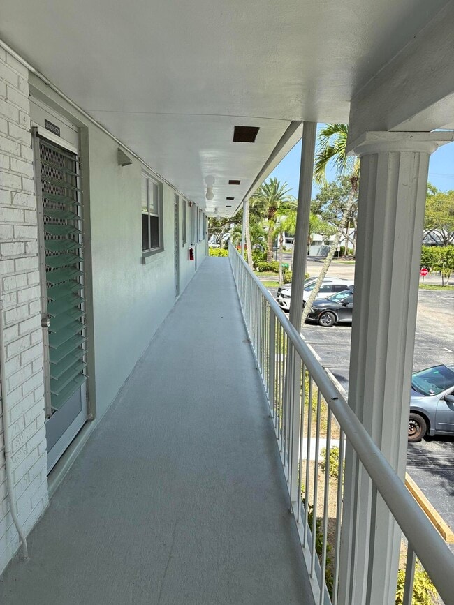 Building Photo - 2600 SW 22nd Ave