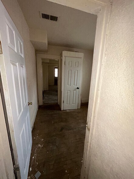 Building Photo - 5601 Lotus Ave