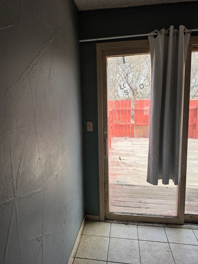 Building Photo - Beautiful 2-Bedroom Duplex Available!