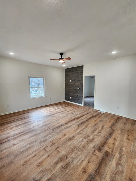 Building Photo - 304 Waller St