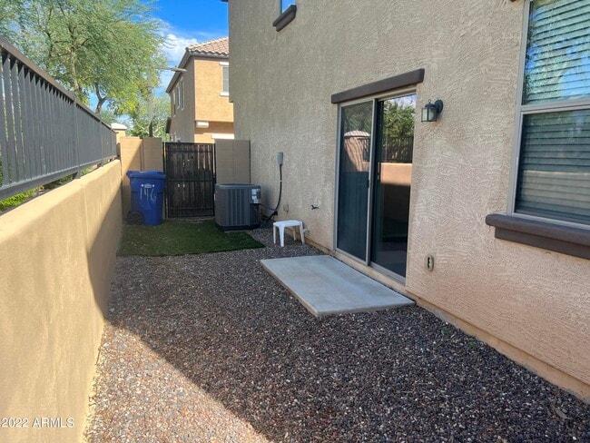 Building Photo - 146 E Catclaw St