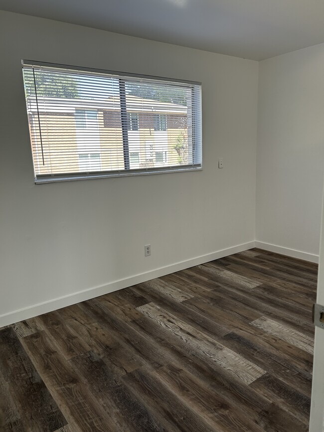 Building Photo - 8476 S Westridge St