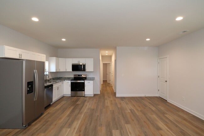 Building Photo - 903