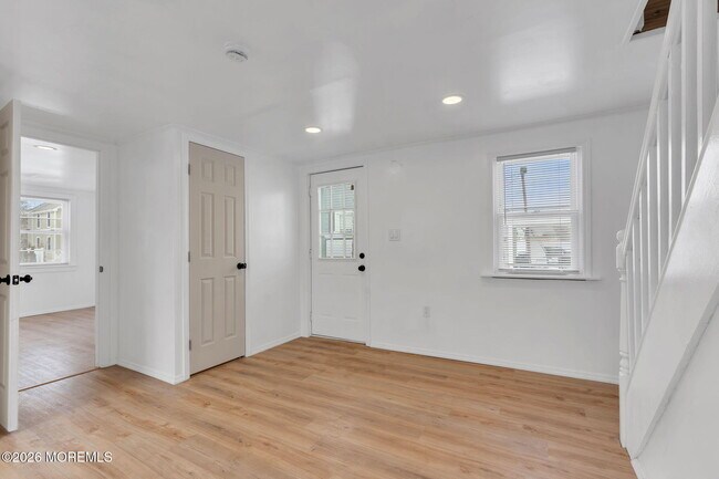 Building Photo - 12 Main St