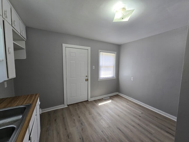 Building Photo - 602 Logan Ave